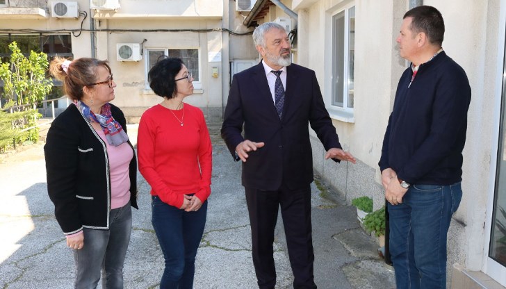 Областният управител Драгомир Драганов подчерта важността на контрола за качеството на празничните продукти Областният управител Драгомир Драганов подчерта важността на контрола за качеството на празничните продукти