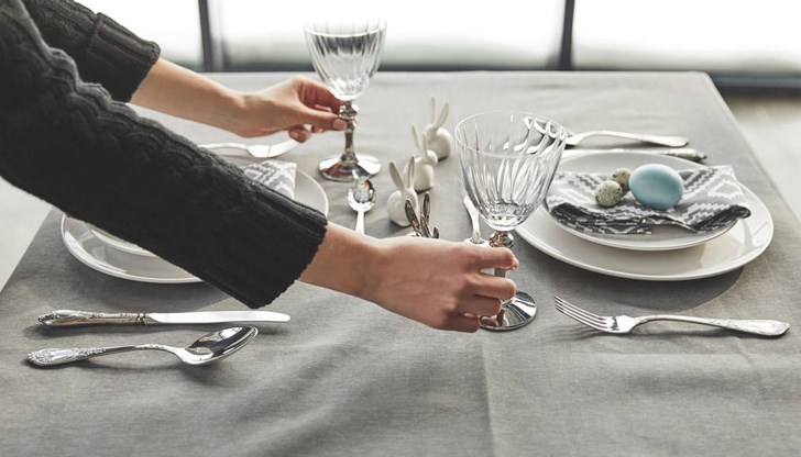 Възкресение Христово е се празнува с пъстри яйца, ароматни козунаци и богато отрупана трапеза Възкресение Христово е се празнува с пъстри яйца, ароматни козунаци и богато отрупана трапеза