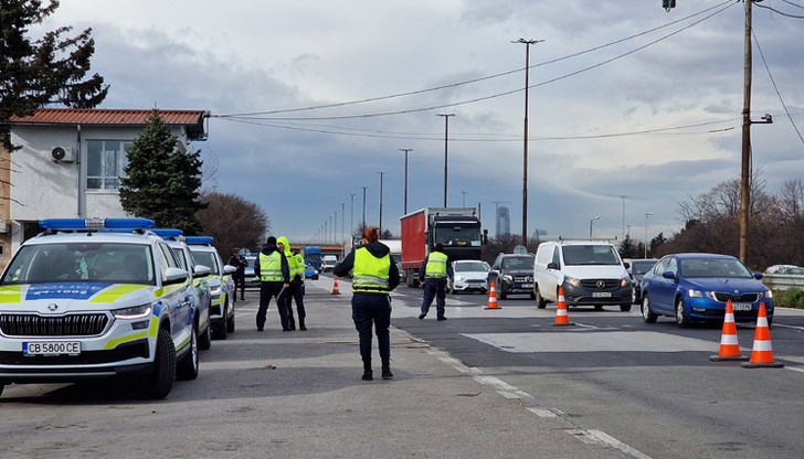 Пренасочване на тежкотоварните автомобили и специален режим в тунелите Пренасочване на тежкотоварните автомобили и специален режим в тунелите