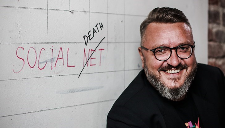 Известният журналист разкритикува медиите за обширното отразяване на погребението на папата, докато българските обичаи остават на заден план Известният журналист разкритикува медиите за обширното отразяване на погребението на папата, докато българските обичаи остават на заден план