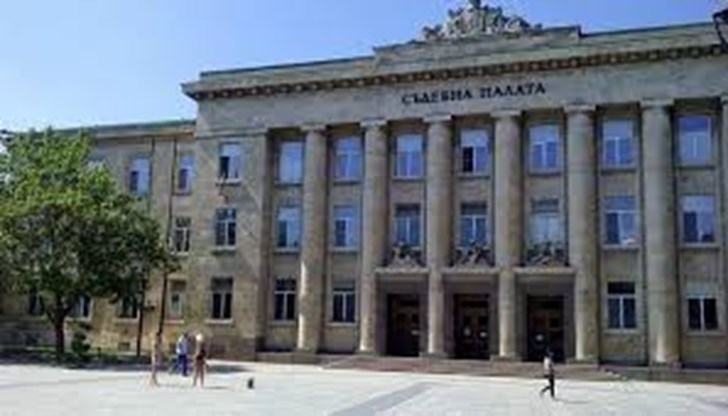 Съдът отложи изтърпяването на 10-месечната присъда с тригодишен изпитателен срок Съдът отложи изтърпяването на 10-месечната присъда с тригодишен изпитателен срок