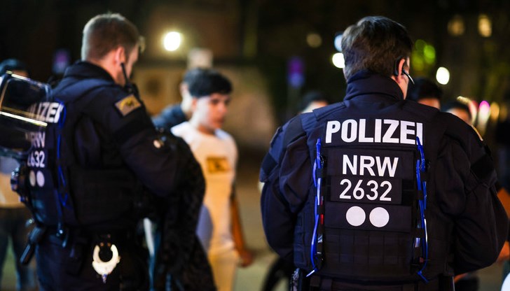 Полицията откри ампули с рицин и аконитин на тавана в дома на родителите му Полицията откри ампули с рицин и аконитин на тавана в дома на родителите му