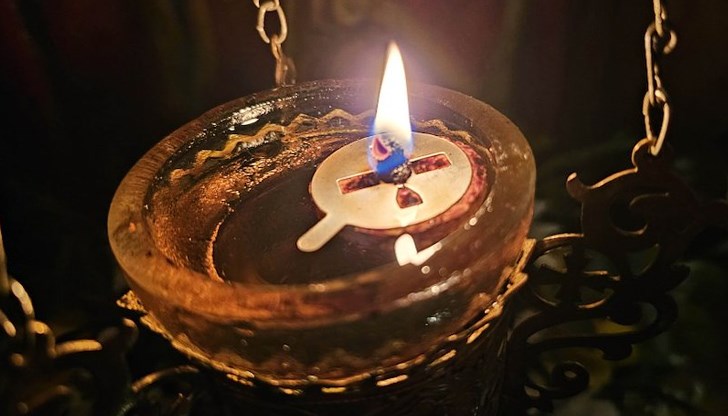 Православни, католици и арменци в Русе се поздравиха за Възкресение Христово Православни, католици и арменци в Русе се поздравиха за Възкресение Христово