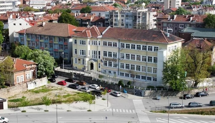 Училището организира специално събитие по повод Деня на Земята с участието на клубовете „Екология" и „Млад журналист" Училището организира специално събитие по повод Деня на Земята с участието на клубовете „Екология" и „Млад журналист"