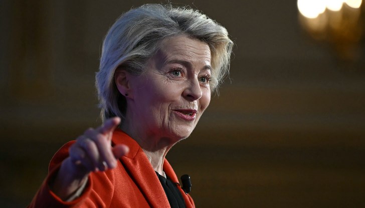 До две седмици Брюксел ще представи пътна карта за прекратяване на зависимостта от руски изкопаеми горива до 2027 г. До две седмици Брюксел ще представи пътна карта за прекратяване на зависимостта от руски изкопаеми горива до 2027 г.