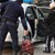 Двама полицаи помогнаха на изморена възрастна жена в София Двама полицаи помогнаха на изморена възрастна жена в София