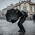Времето се разваля рязко с дъжд и бурен вятър Времето се разваля рязко с дъжд и бурен вятър