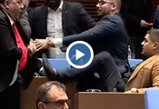 Радостин Василев и Гюнай Далоолу се сбиха в парламента Радостин Василев и Гюнай Далоолу се сбиха в парламента