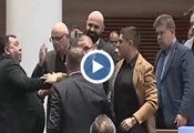 Радостин Василев и Гюнай Далоолу се сбиха в парламента Радостин Василев и Гюнай Далоолу се сбиха в парламента