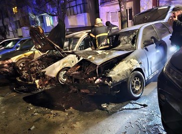 Горяха коли в квартал "Дружба" Горяха коли в квартал "Дружба"