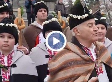 Коледари огласиха центъра на Русе с наричания за здраве и берекет Коледари огласиха центъра на Русе с наричания за здраве и берекет