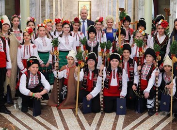 Румен Радев посрещна в Президентството коледарчета от Русе Румен Радев посрещна в Президентството коледарчета от Русе