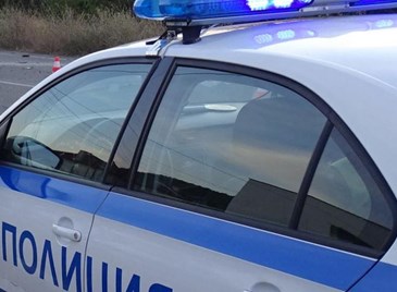 Кола се обърна по таван на пътя Басарбово - Иваново Кола се обърна по таван на пътя Басарбово - Иваново