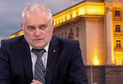 Валентин Радев: Никой няма да ни вкарва във война Валентин Радев: Никой няма да ни вкарва във война