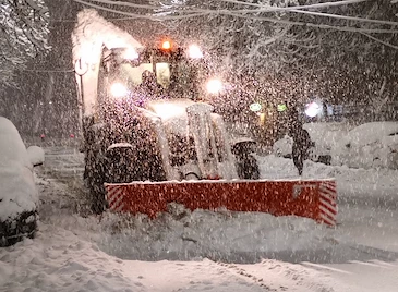 Буря в Русе: Вятър със 100 км/ч и сняг блокират региона Буря в Русе: Вятър със 100 км/ч и сняг блокират региона