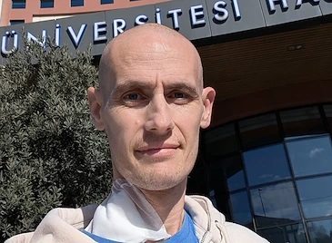 Лекарите пуснаха Никола от Русе да прегърне децата си Лекарите пуснаха Никола от Русе да прегърне децата си