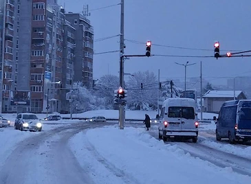 Снегът парализира Русе въпреки предварителните предупреждения Снегът парализира Русе въпреки предварителните предупреждения