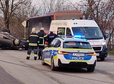 Кола се обърна по таван на булевард „Придунавски“ Кола се обърна по таван на булевард „Придунавски“