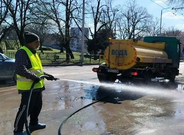 Машини мият пет основни улици в Русе Машини мият пет основни улици в Русе