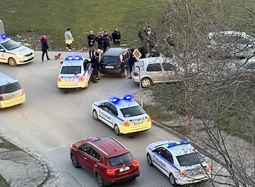 Полицията арестува наркодилър в квартал "Чародейка" Полицията арестува наркодилър в квартал "Чародейка"