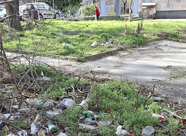 Мизерия край Гимназията по корабостроене Мизерия край Гимназията по корабостроене