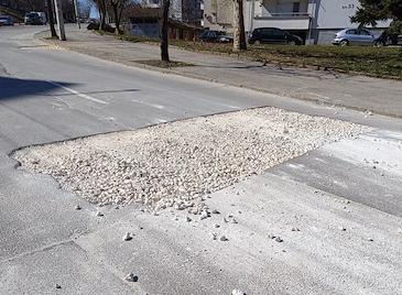 Недовършен ремонт на ВиК - Русе създава предпоставки за инциденти в квартал "Дружба" Недовършен ремонт на ВиК - Русе създава предпоставки за инциденти в квартал "Дружба"