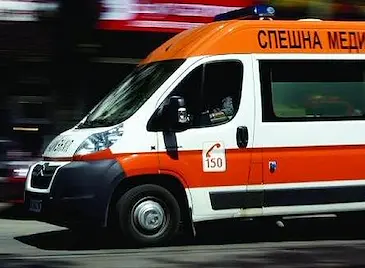 Такси прати 10-годишно момче със счупен череп в болница в Русе Такси прати 10-годишно момче със счупен череп в болница в Русе