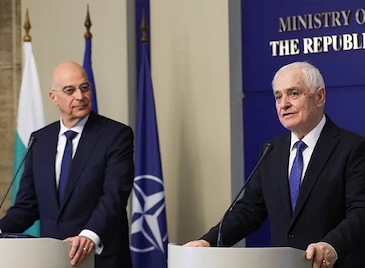 Атина вдига противоракетен щит над България Атина вдига противоракетен щит над България