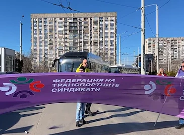 Транспортните работници в Русе блокираха възлово кръстовище Транспортните работници в Русе блокираха възлово кръстовище