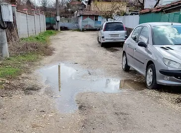 Улиците в квартал "Долапите" тънат в кал и забрава Улиците в квартал "Долапите" тънат в кал и забрава