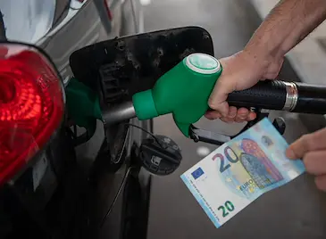 Проблеми с доставките в Русе държи цените по бензиностанциите високи Проблеми с доставките в Русе държи цените по бензиностанциите високи