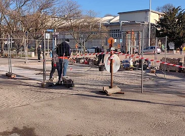 Пренареждат за трети път паветата до "Халите" в Русе Пренареждат за трети път паветата до "Халите" в Русе