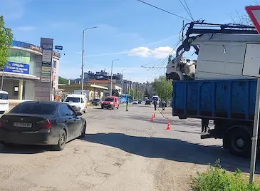 Катастрофа с камион спря тролеите по 7 линии в Русе Катастрофа с камион спря тролеите по 7 линии в Русе