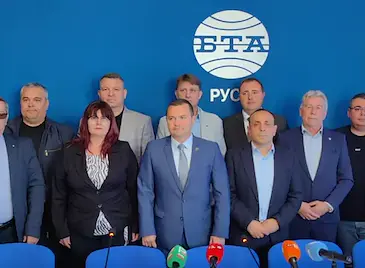 Кметове предупреждават за нашествие от комари край Дунава Кметове предупреждават за нашествие от комари край Дунава