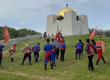 Въоръжени патриоти пресъздадоха Априлското въстание в Русе Въоръжени патриоти пресъздадоха Априлското въстание в Русе