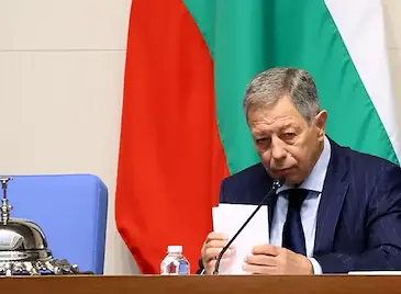 Румен Миланов удари първия звънец в парламента Румен Миланов удари първия звънец в парламента