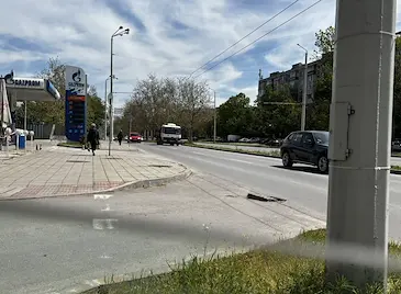 Опасна шахта зее на булевард "Липник" Опасна шахта зее на булевард "Липник"