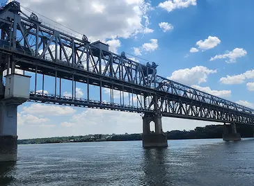 Преминаването по "Дунав мост" отнема около четири минути Преминаването по "Дунав мост" отнема около четири минути