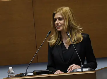 Избраха Михаела Доцова за председател на парламента Избраха Михаела Доцова за председател на парламента