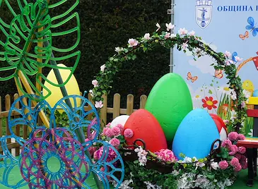 Христос воскресе, русенци! Христос воскресе, русенци!