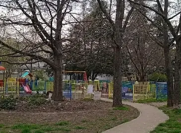 Русенци бранят детска площадка от казино в "Здравец Изток" Русенци бранят детска площадка от казино в "Здравец Изток"