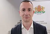 Мъж заплаши с нож съдия Руси Алексиев Мъж заплаши с нож съдия Руси Алексиев