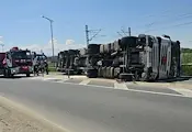 Обърната цистерна с киселина блокира пътен възел "Скобелева майка" Обърната цистерна с киселина блокира пътен възел "Скобелева майка"