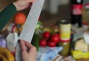 Инфлацията оставя българите без почивки и дрехи Инфлацията оставя българите без почивки и дрехи