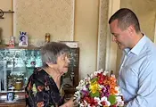 Баба Дона празнува 102-я си рожден ден Баба Дона празнува 102-я си рожден ден