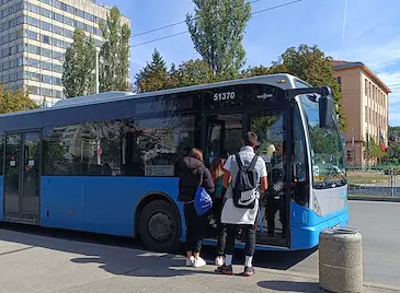 Пускат допълнителни курсове по три автобусни линии в Русе Пускат допълнителни курсове по три автобусни линии в Русе