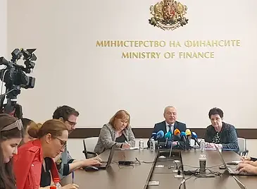 Гълъб Донев: Данъците остават без промяна, пенсиите ще бъдат увеличени Гълъб Донев: Данъците остават без промяна, пенсиите ще бъдат увеличени