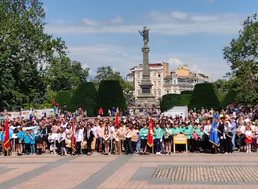 Жегата повали пет деца на площада в Русе Жегата повали пет деца на площада в Русе