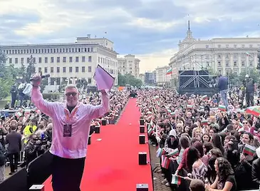 Хиляди очакват Дара на живо в центъра на София Хиляди очакват Дара на живо в центъра на София