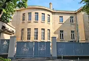 Нова ограда очертава буферния паркинг на съда в Русе Нова ограда очертава буферния паркинг на съда в Русе